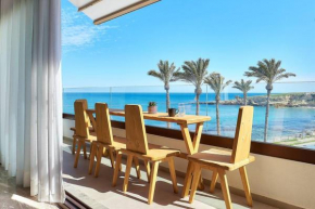 Cosmopolitan luxury apartment by Smaris Collection